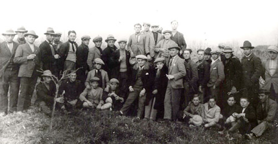 gruppo di Vecchiazzano al corso di potatura.jpg